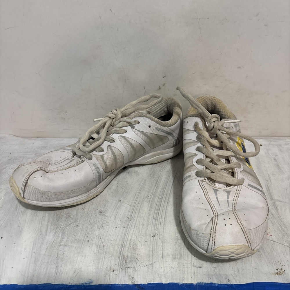 Varsity Spirit UCA Cheer Shoes White Women 8 Low Top Athletic Sneakers